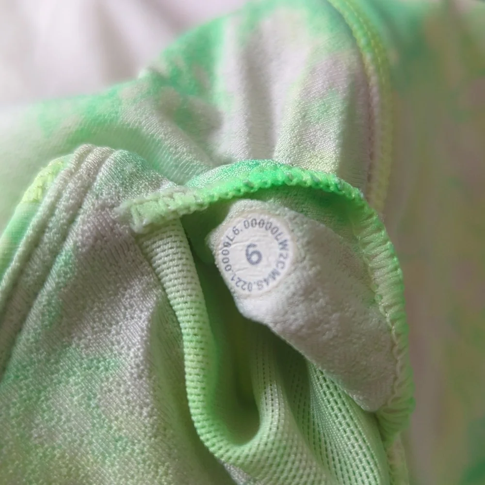 Lululemon Energy Bra High Neck Long Line Shibori *Medium Support B-D - Picture 8 of 9